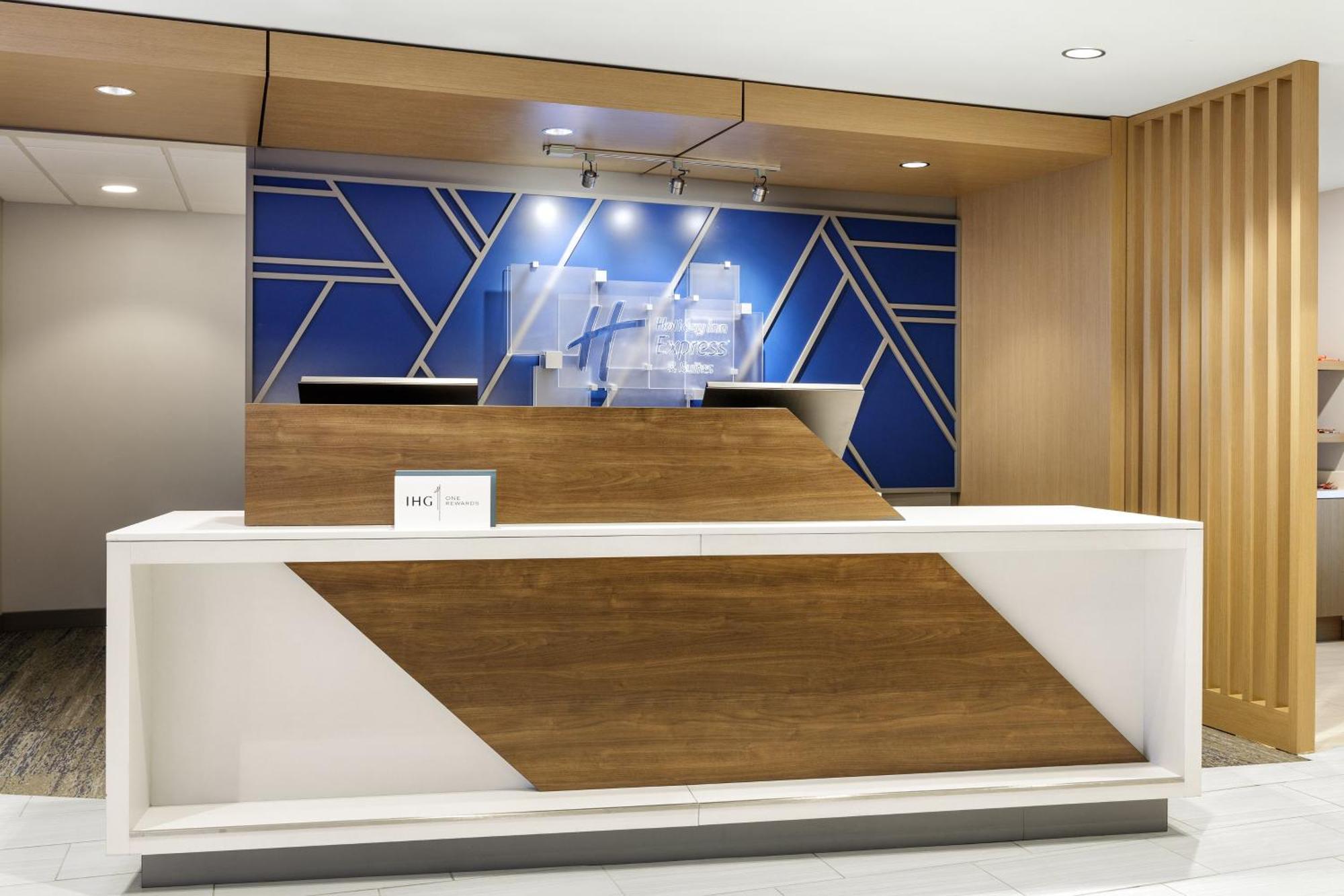 Holiday Inn Express Hotel & Suites Terre Haute By Ihg Εξωτερικό φωτογραφία