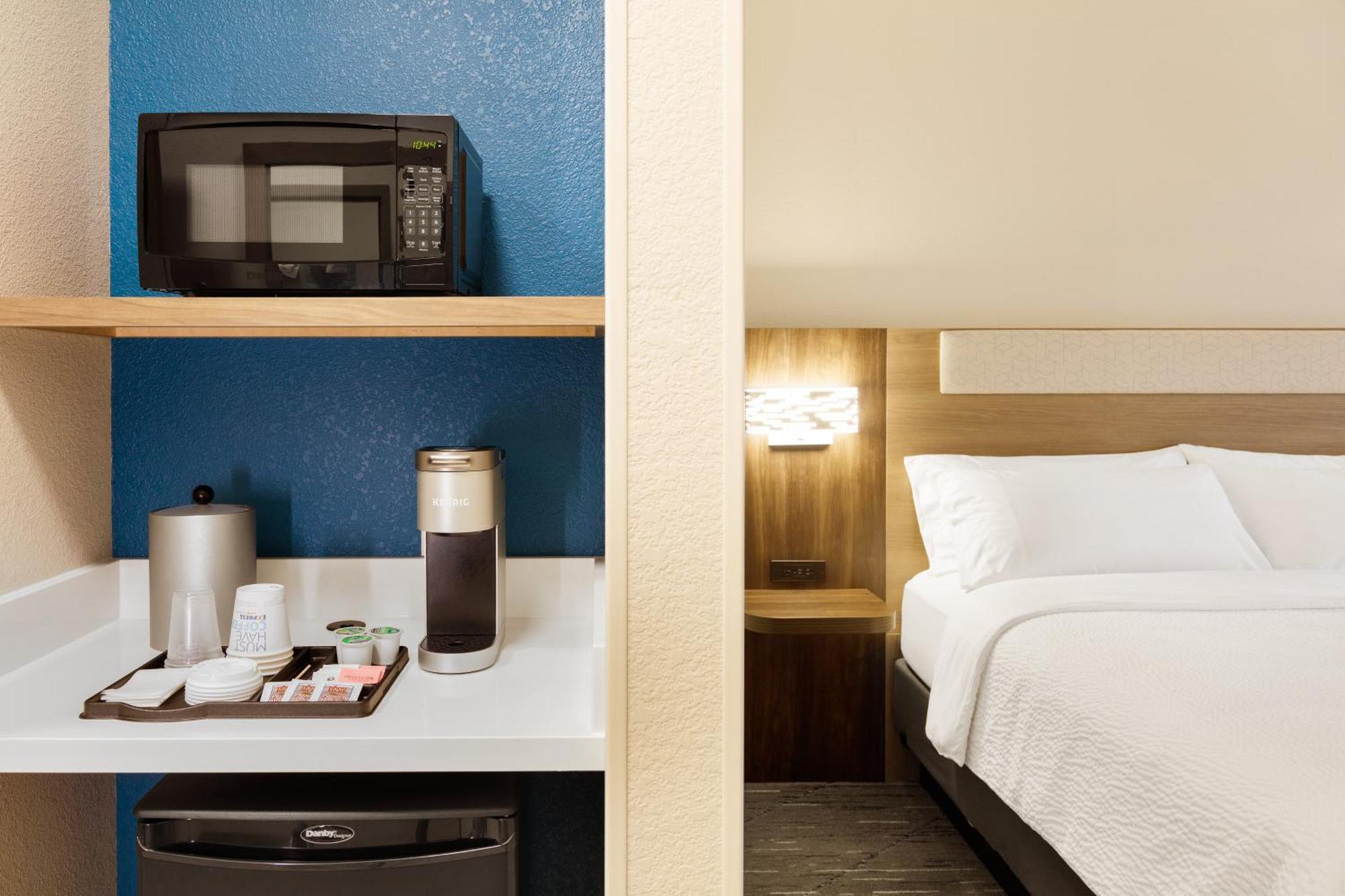 Holiday Inn Express Hotel & Suites Terre Haute By Ihg Εξωτερικό φωτογραφία