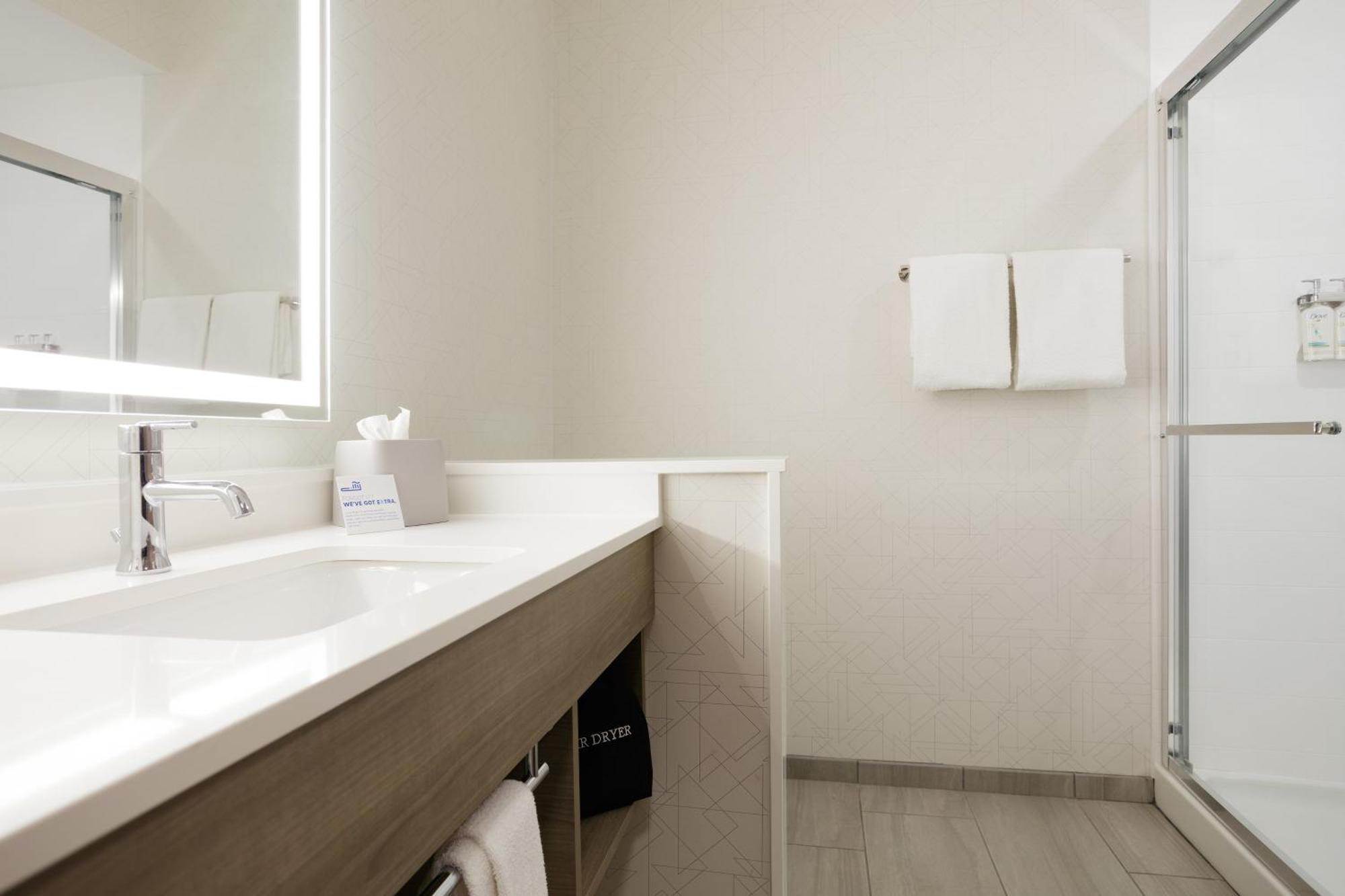 Holiday Inn Express Hotel & Suites Terre Haute By Ihg Εξωτερικό φωτογραφία