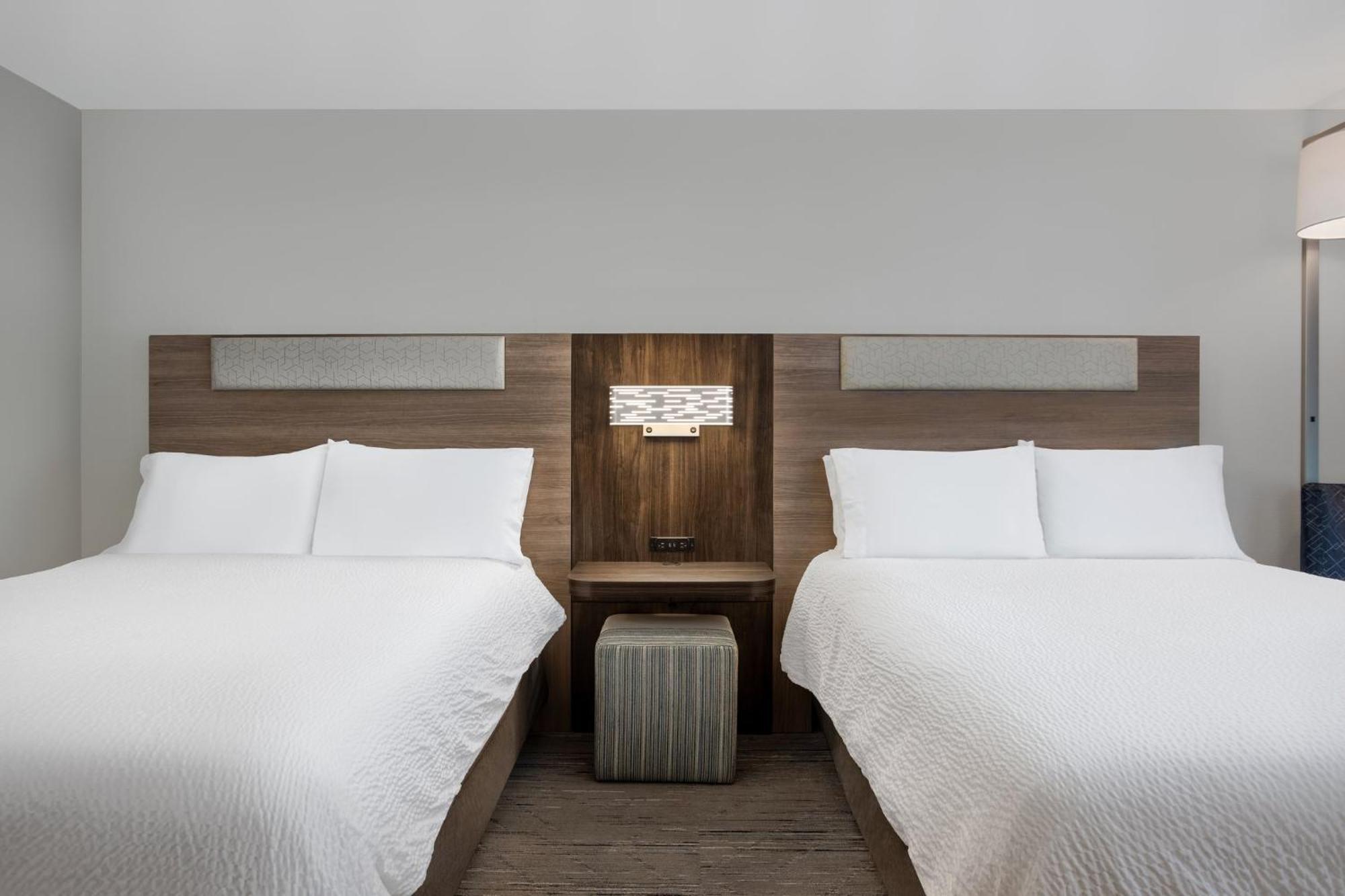 Holiday Inn Express Hotel & Suites Terre Haute By Ihg Εξωτερικό φωτογραφία