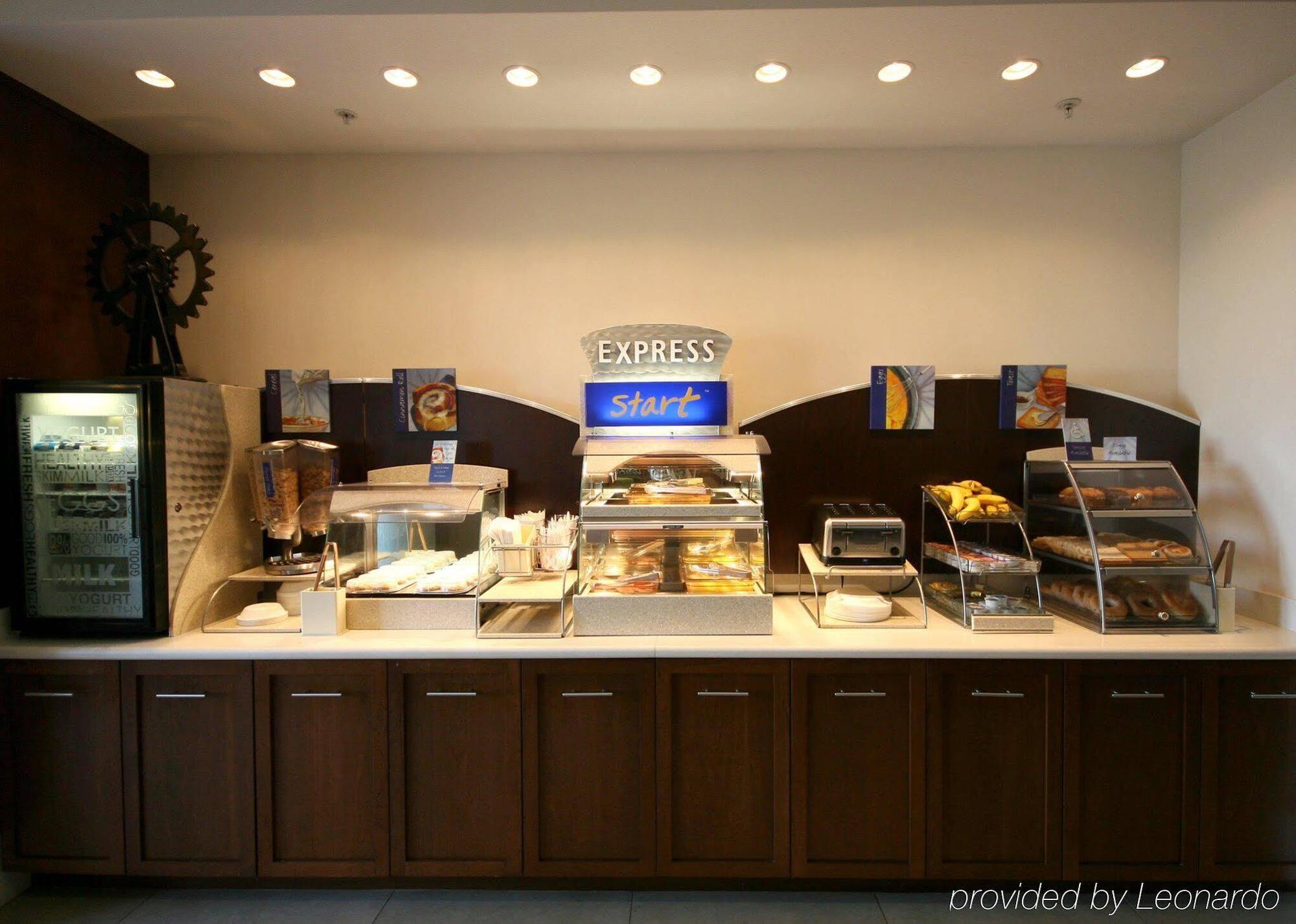 Holiday Inn Express Hotel & Suites Terre Haute By Ihg Εξωτερικό φωτογραφία