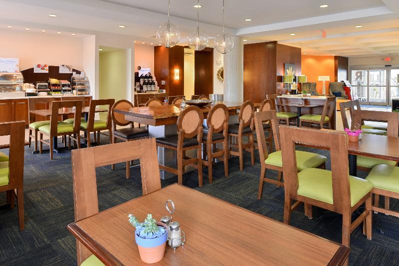 Holiday Inn Express Hotel & Suites Terre Haute By Ihg Εξωτερικό φωτογραφία